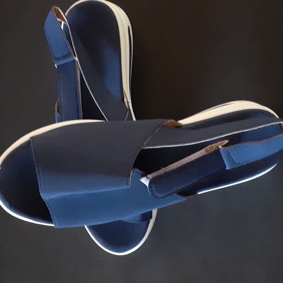 Sandals - Picture 4 of 4